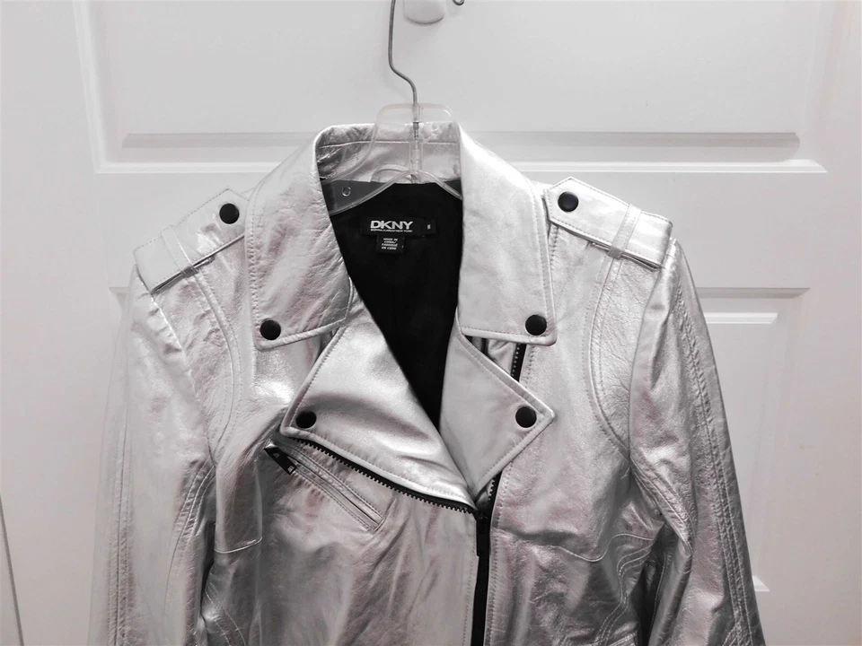 Chaqueta de moto de cuero de cordero plateado DKNY Italia talla M Foto 3 de 4
