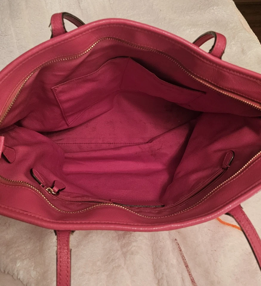 Bolso de hombro Coach City de cuero granulado magenta Foto 4 de 4