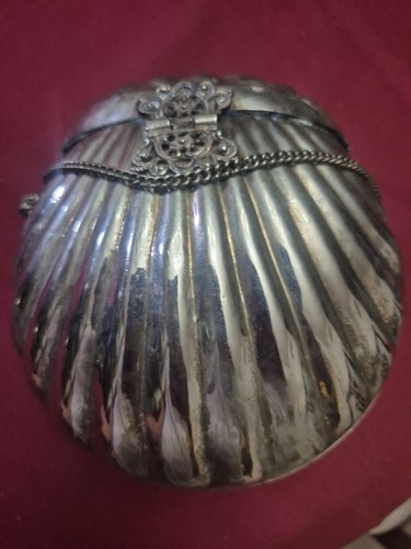 Antique Tinned Metal Clamshell Chain Strap Purse