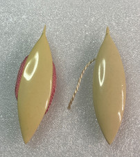 lot of 2 ivory colour celluloid/lucite tatting shuttle dating from the 1950's 