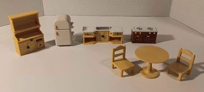 Calico Critters Sylvanian Families Yellow Kitchen Set Fridge Cabinet Sink  Stove
