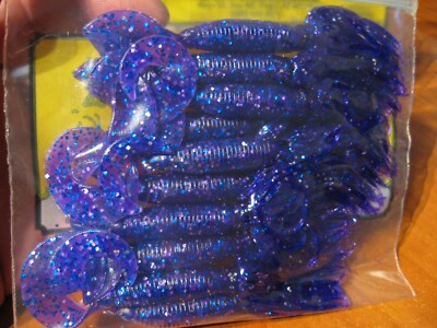Leurre Souple Yamamoto 4" Single Tail Hula Grub - S/T Raisin Bleu & Argent Flocons - Neuf