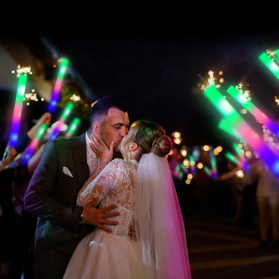 Bastones de espuma con luz LED 12-96 varita bastones de rally DJ palo brillante intermitente fiesta Foto 3 de 4