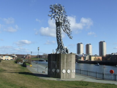 FOTO DER EISERNE BAUM SUNDERLAND DER EISERNE BAUM IST EINE SKULPTUR AM NORDUFER O