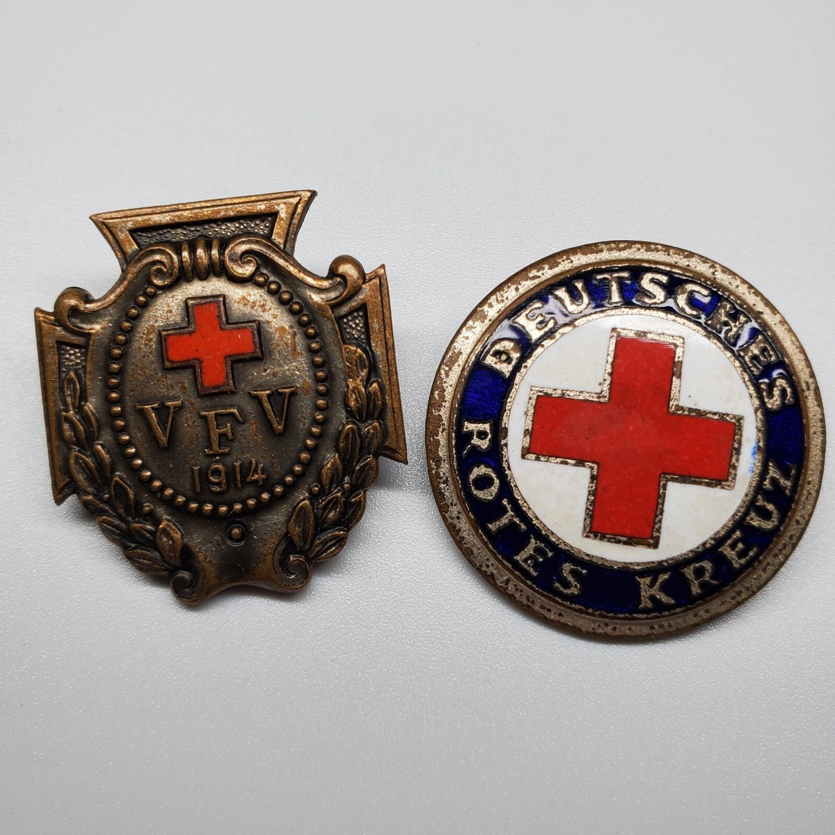 Original WWI WW1 German DRK Rotes Kreuz Red Cross brooch set pin