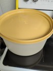 Tupperware Maxi Large Round Cake Taker Carrier  Vintage Harvest Gold With Handle — photo 5