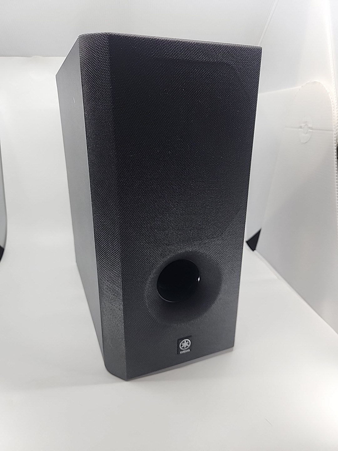Yamaha SW-201 Powered Subwoofer. 42-50 Watts. 30-200Hz  Tested. Good!