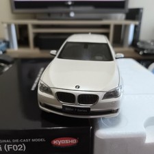 KYOSHO BMW 7 Series (F02) Miniature White