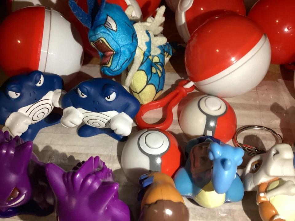 29 Juguetes Pokémon Burger King 1999 14 Pokémon y 15 Pokeball (Gengar Lapras y más) Foto 4 de 4