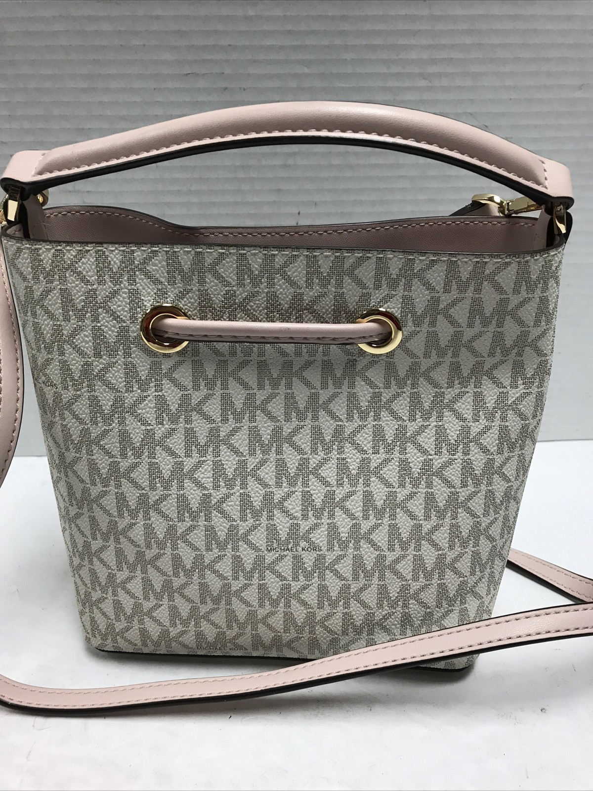 Michael Kors Drawstring Small Bucket Messenger Lo… - image 2