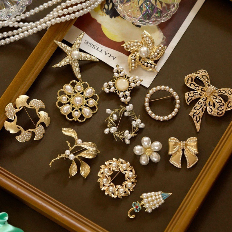 Vintage Women Rhinestone Baroque Brooch Accessories Retro Pearl Pins Party Gift