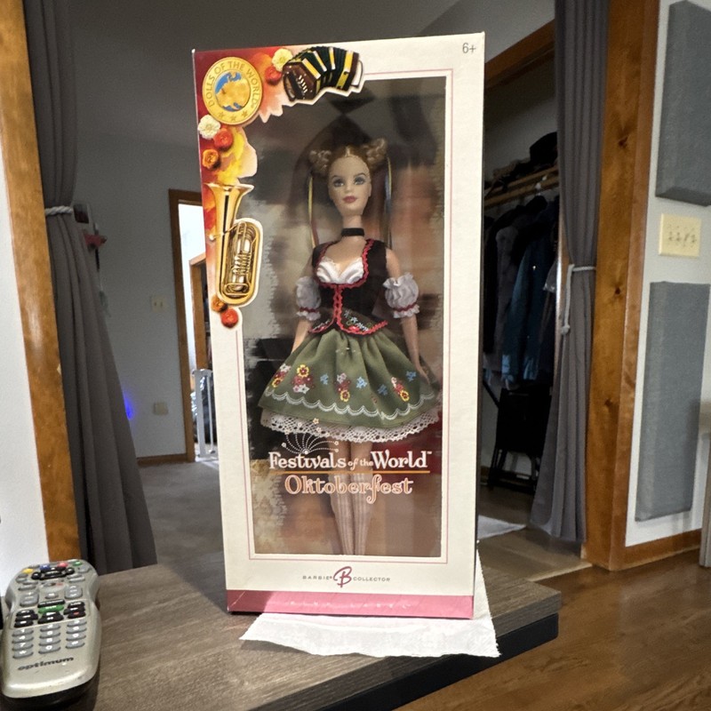 Barbie Collector Festivals of the World Oktoberfest Pink Label Doll J0929
