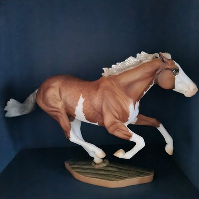 Breyer Pferd Dark Horse Surprise matte Palomino SR, lim.auf 1.050 Stück weltweit