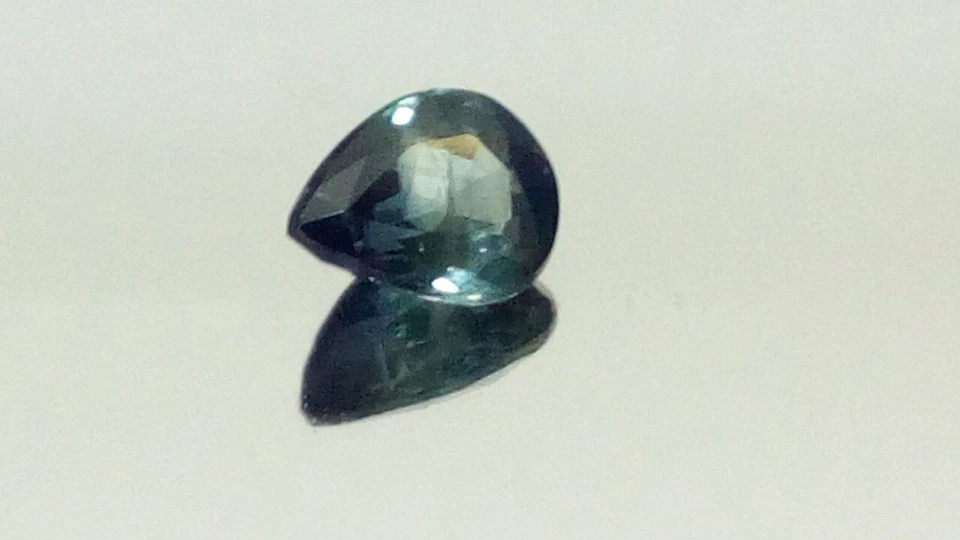 Zafiro natural Azul talla Pera Tailandia 0.59 Cts. - Imagen 3 de 4