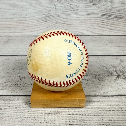 Joe DiMaggio Signed Baseball Ball Rawlings Official AL MLB Not Authenticated - Picture 6 of 14