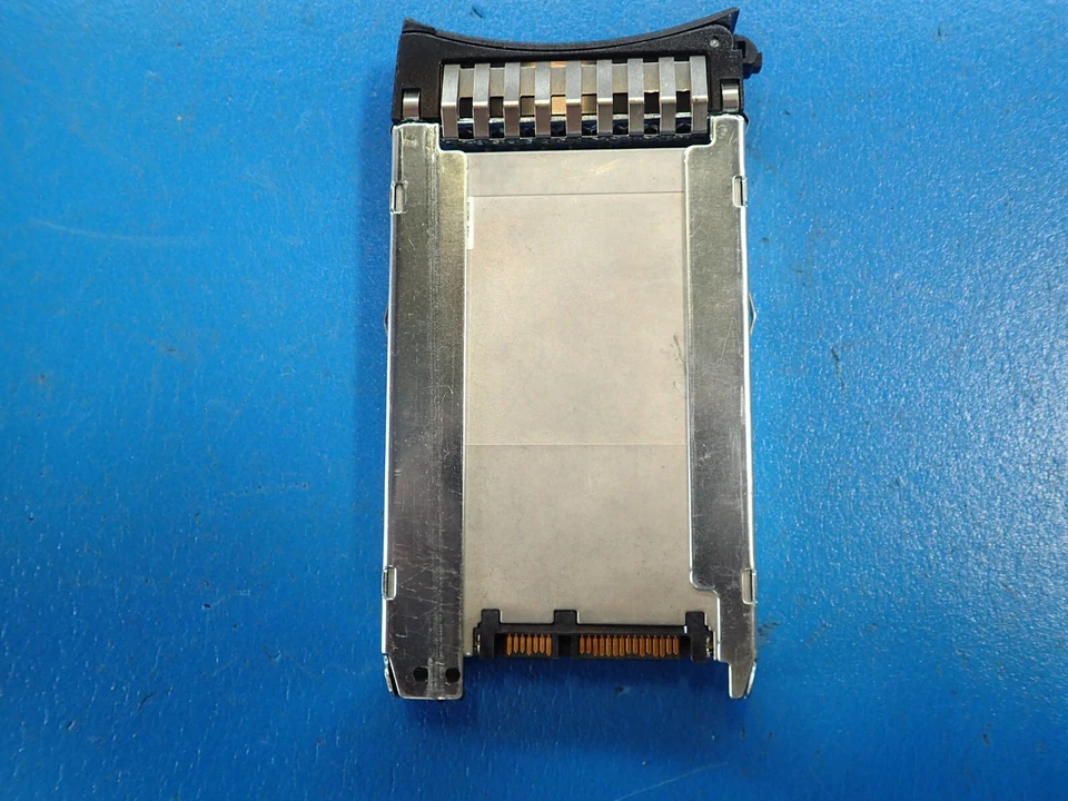 00AJ011/00AJ010 IBM 480GB SATA SSD MLC 2.5 HS HDD w tray 00AJ014 - Image 3 of 3