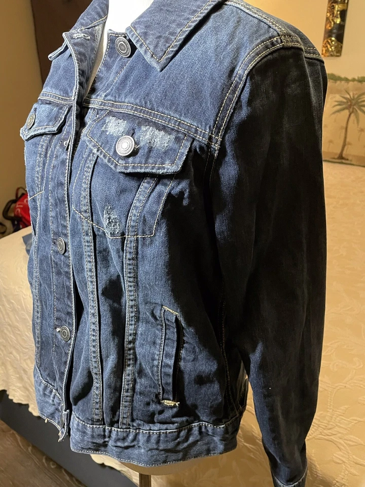 Chaqueta vaquera para mujer lavada a la oscuridad, ligeramente desgastada, talla S Lauren Conrad Usada en Excelente Condición Foto 3 de 4