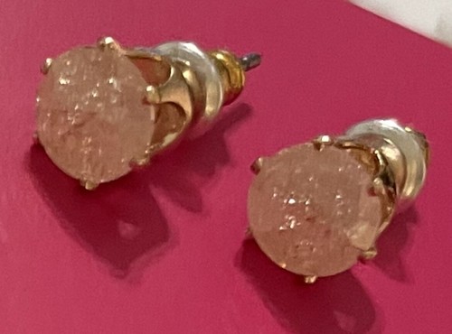 Pendientes de tachuelas crackle Avon Studio 1886 rosa nuevo en caja bonitos - Imagen 2 de 5