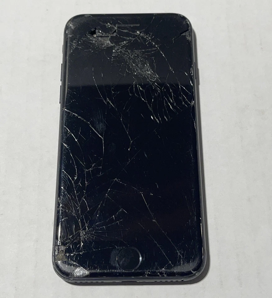 Apple iPhone 7 128GB A1778 Black (AT&T) Smartphone CRACKED SCREEN PARTS/ REPAIR - Image 2 of 4