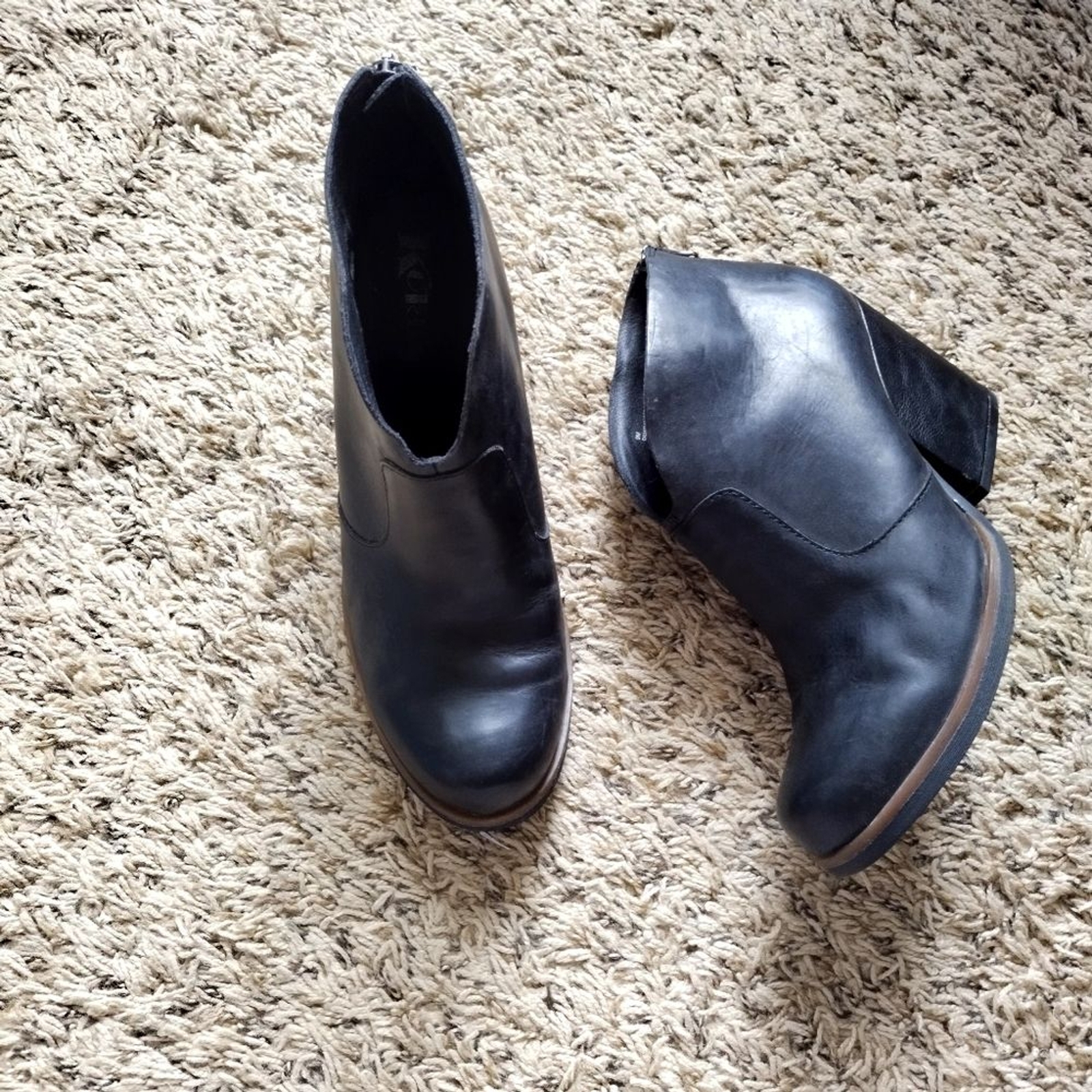 Korks ease Gemini black larger high heel back zip booties sz