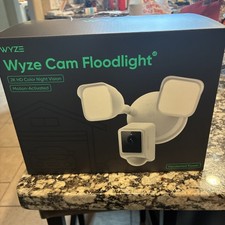 Wyze Cam Floodlight V2 Motion-activated 2K HD Color Night Vision, WYZECFL2