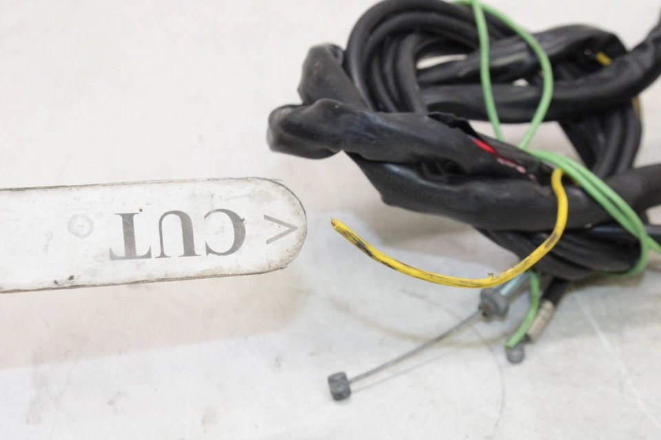 Kawasaki KZ1000P 1996 policía fabricante original clip derecho en mango interruptor de arranque apagado Foto 2 de 4