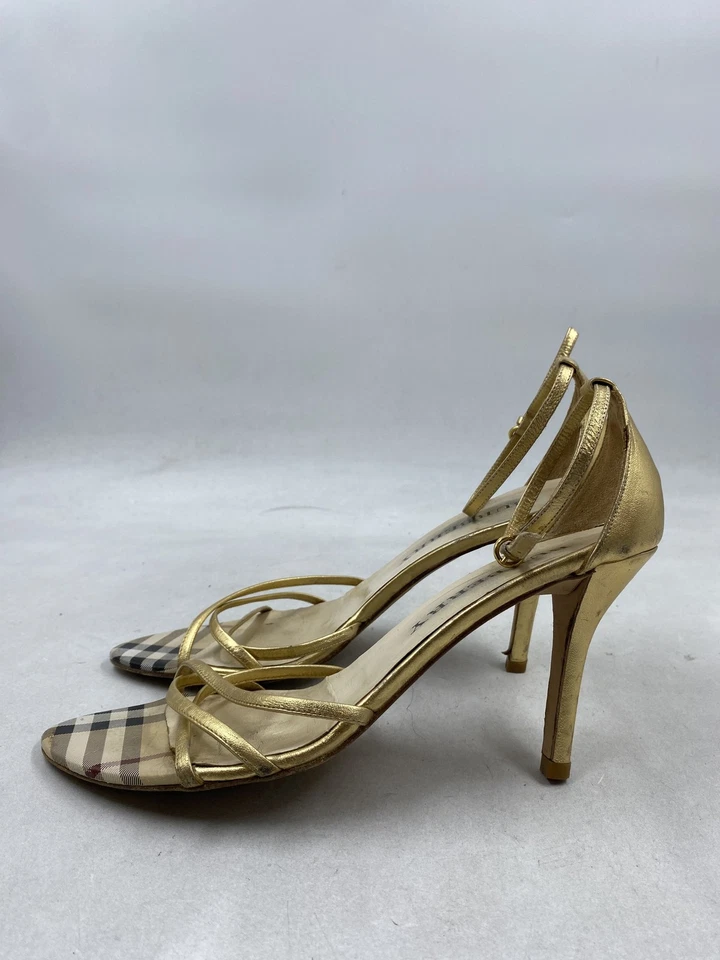 Tacón de aguja de cuero a cuadros dorados Burberry con tiras altas W 8,5 Foto 3 de 4