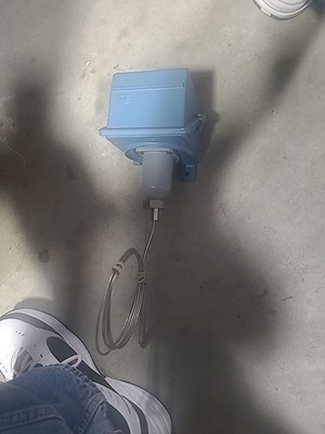 United Electric Temperature Switch F402 6BS