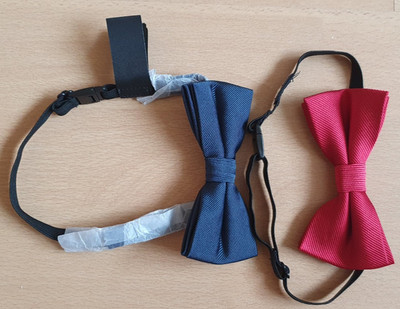 H & M  2 Stück Schleifen Fliegen rot dunkelblau Breite ca. 11 cm Kinder Krawatte