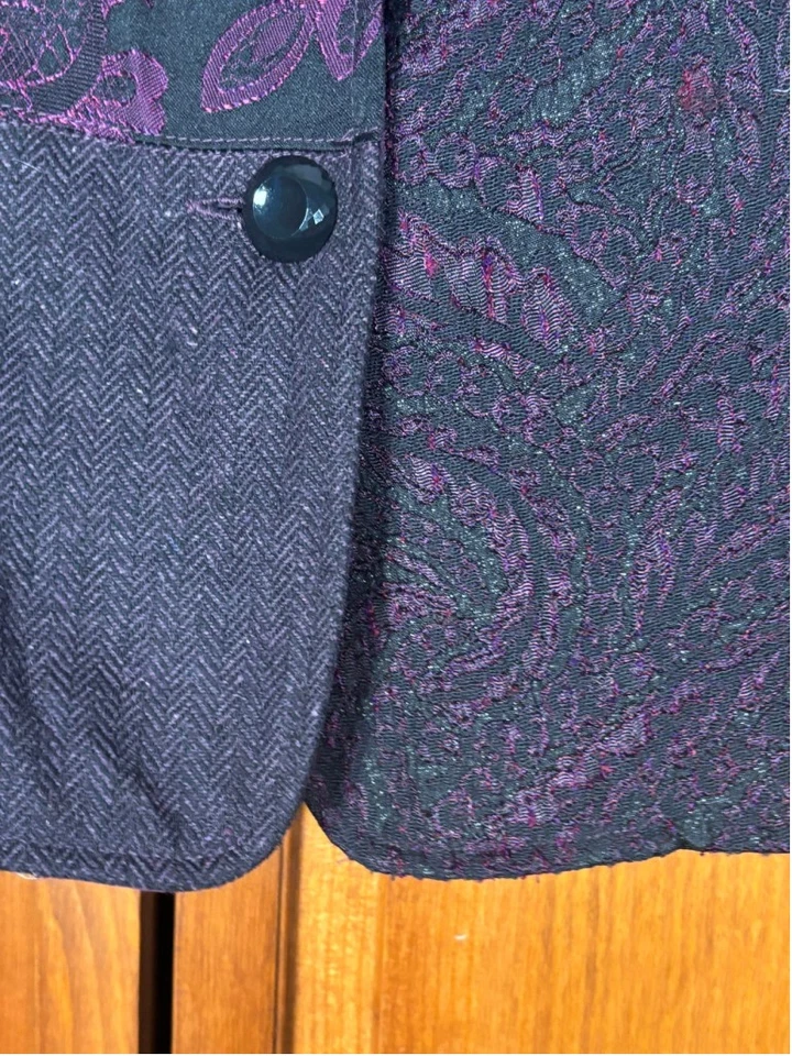 Blazer Notations Patchwork Gamuza Estampado Mixto Metálico Púrpura Negro Para Mujer Grande Foto 3 de 4
