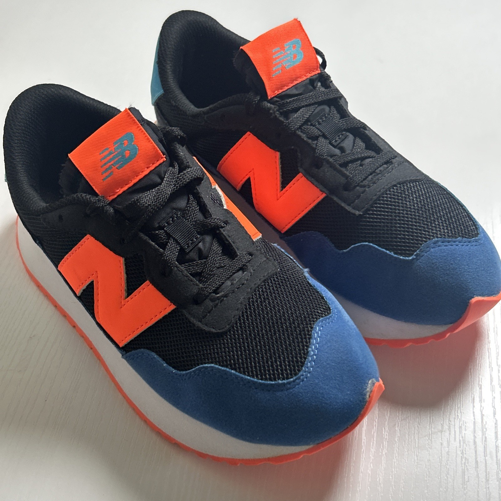 SAOLA Scarpe da bambino New Balance 237 taglia US 5 5 nere blu e arancioni sneakers scarpe