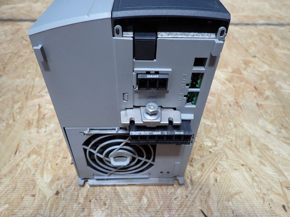 TRANE TR200 AC DRIVE 460 volt 7.5 HP 3 Phase TR-200P5K5T4E20X2XG TESTED - Image 3 of 4