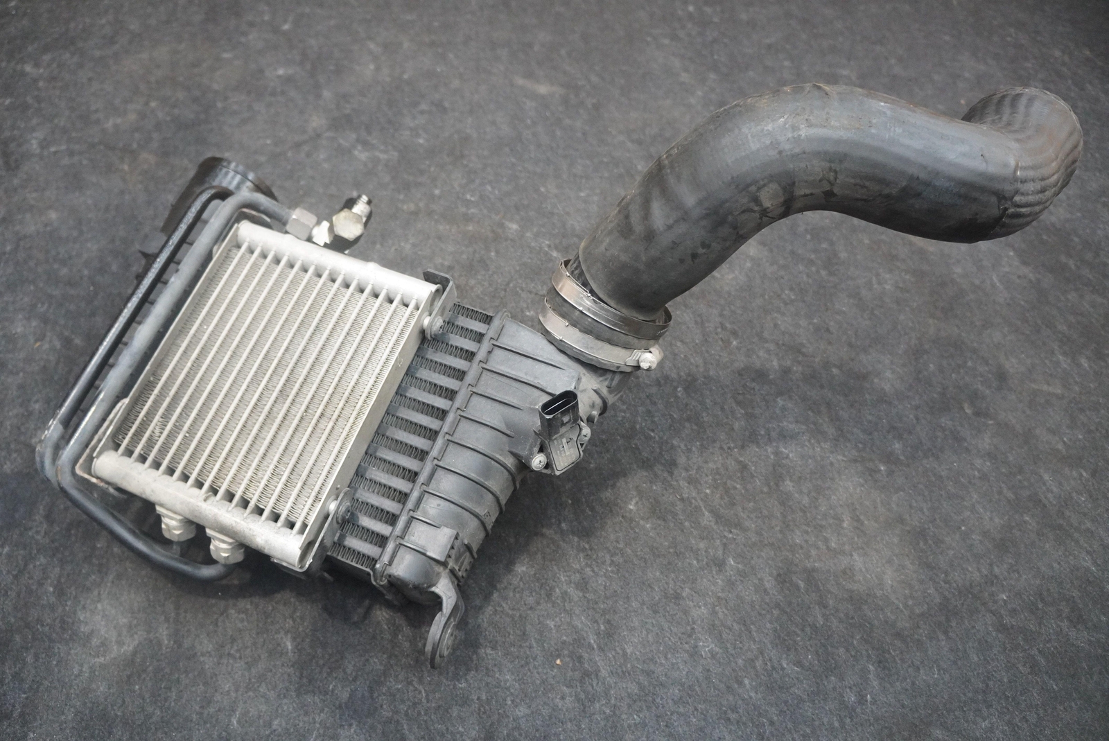 Right Intercooler Differential Oil Cooler 3W0145804A Bentley Continental GT 2005