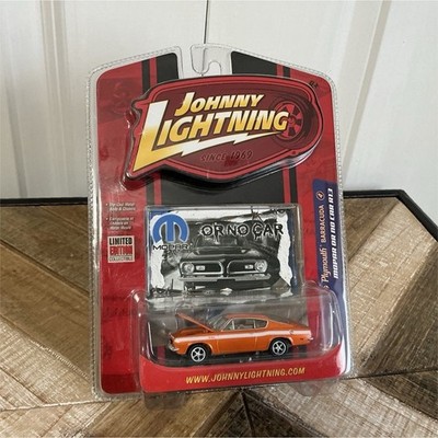 Johnny Lightning Mopar or No Car 1969 Plymouth Barracuda 1:64 Diecast Orange