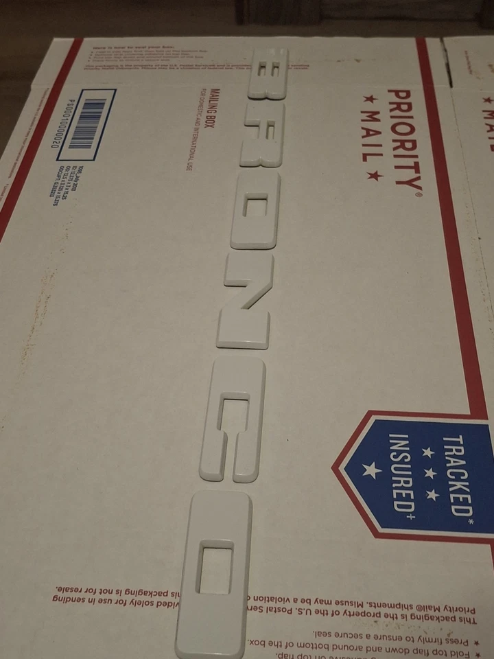 Letras/emblemas traseros Ford Bronco Pearl 21-24 OEM. Usado...."LEER DESCRIPCIÓN". Foto 3 de 4