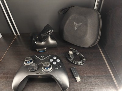 FLYDIGI Vader 4 Pro Bundle With Carrying Case, Dock - USED