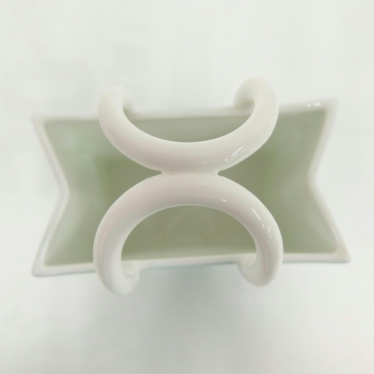 ティファニー　ショッピングバッグ型陶器置物・花瓶 Tiffany & Co. Shopping bag shaped ornament vase ceramics pottery