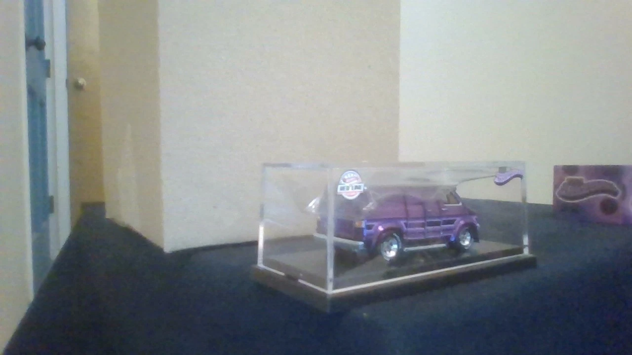 Picture 2 of 8