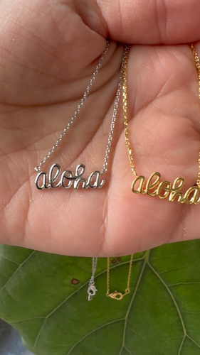 18K Gold Plated Dainty Handwritten “Aloha” Necklace - Video 1 von 1
