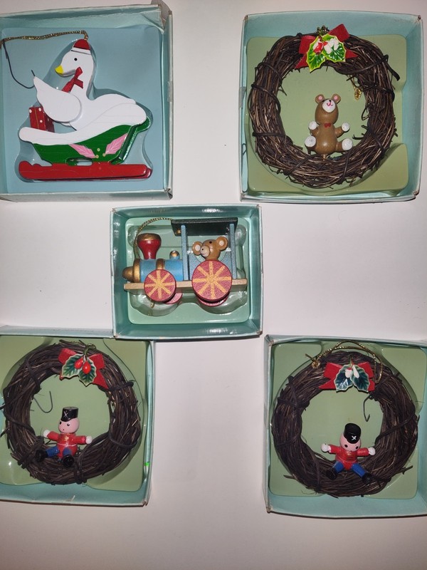 Lot of 5 Russ Berrie And Co Vintage Country CHRISTMAS Ornaments, Early 80's