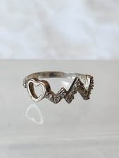 VINTAGE 925 Sterling Silver RING With Heart Design And Clear Stones. SIZE 7