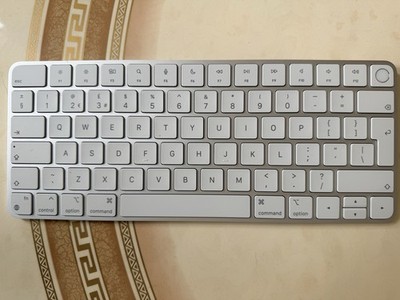 Apple Magic Keyboard mit Touch ID A2449 - UK Layout Silber - Neuwertig ohne Karton