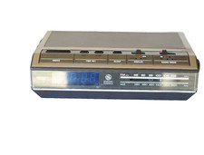 GE General Electric Digital Alarm Clock Radio 7-4642B Blue Display Vintage Works