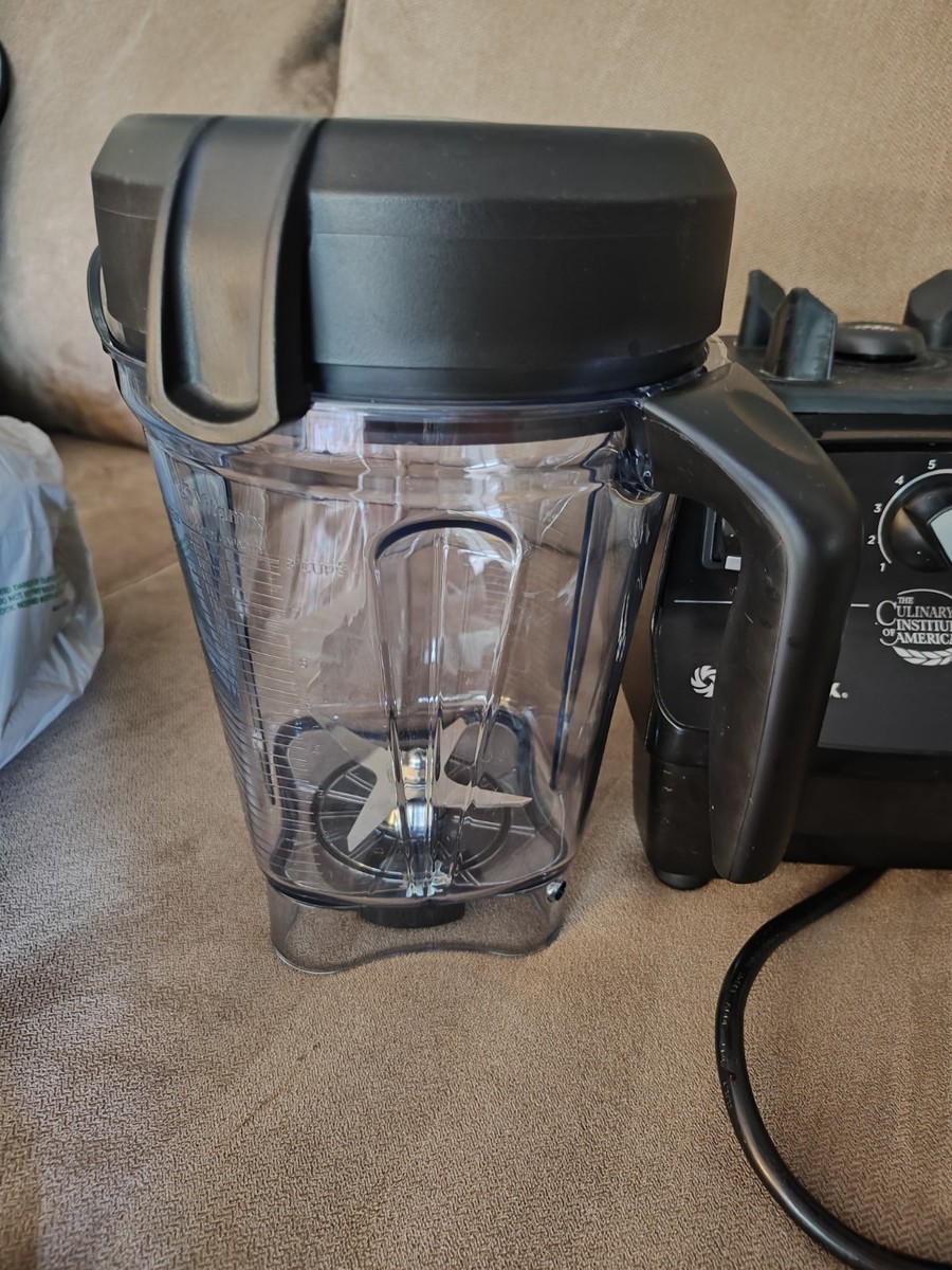 Vitamix Professional Series VM103 blender *Used Twice* Includes