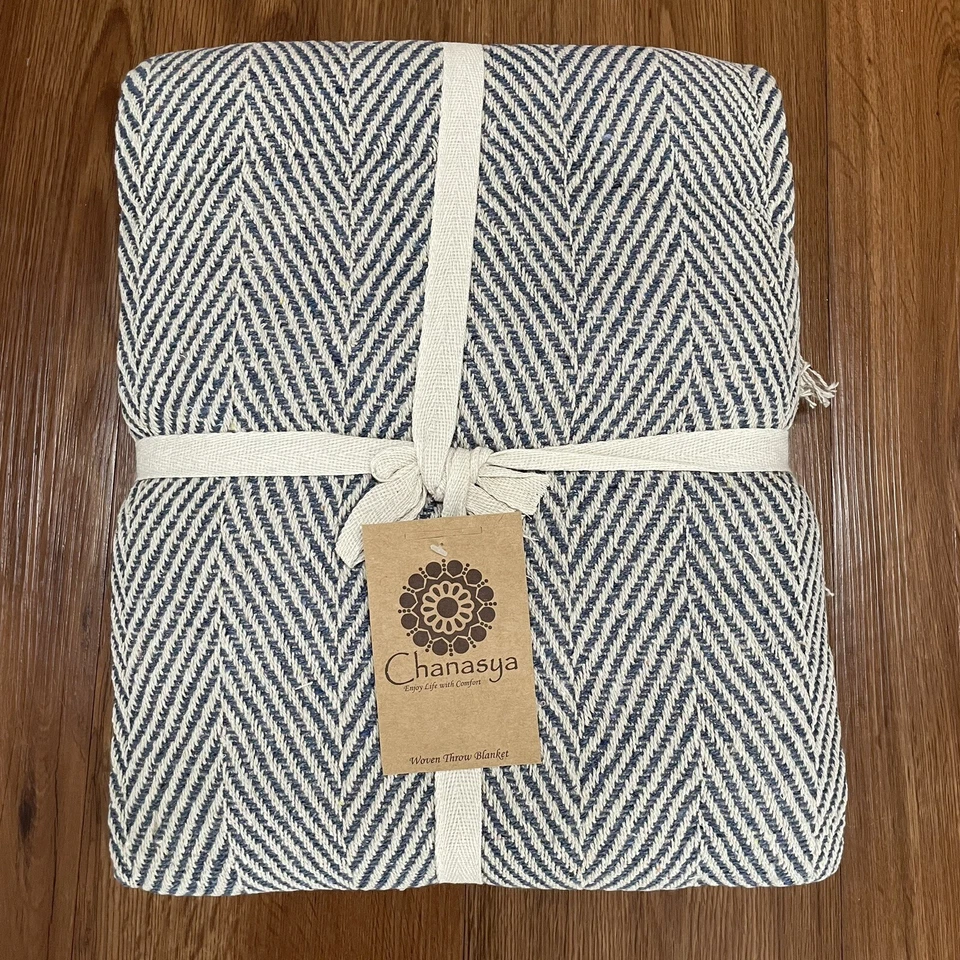 Chanasya Jacquard Cotton Throw Blanket and Pillow Set Dusty Blue New - Image 4 of 4