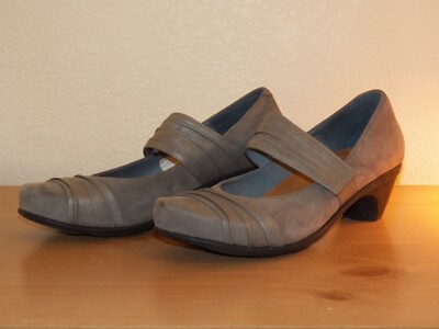 NAOT MARY JANE STYLE HEELS COMFORT SHOES GRAY SIZE 40/9 HOOK AND