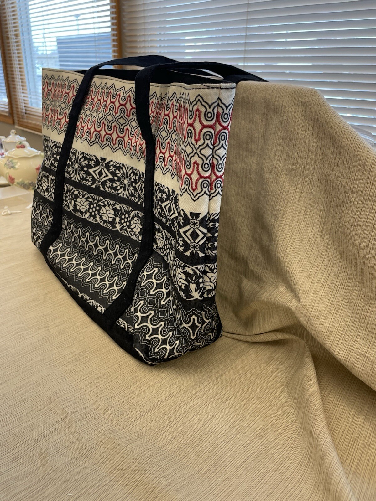 Stylish Durable Canvas Tote Bag for Everyday Use-image