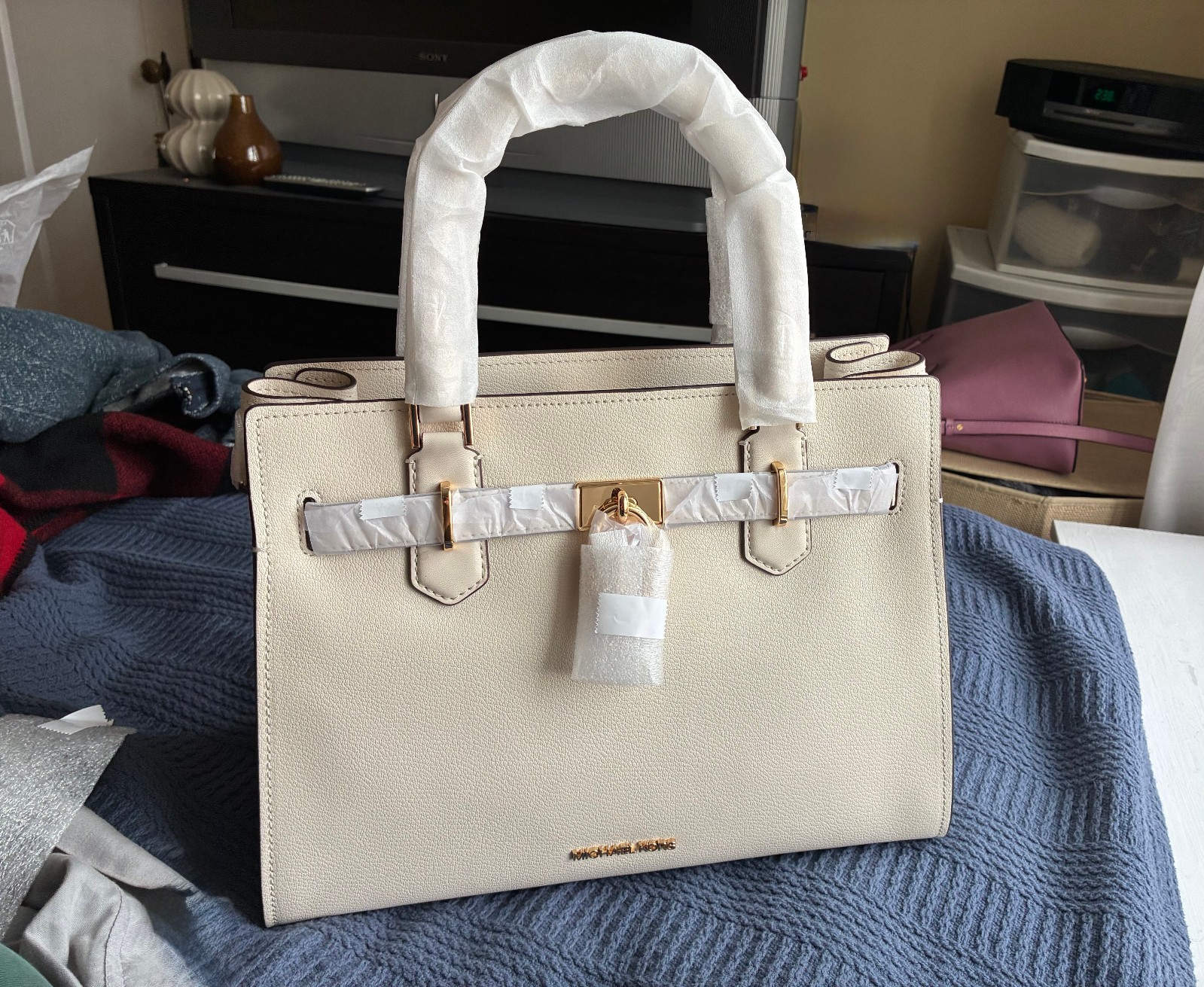 NWT Michael Kors Hamilton Bag, Winter White Leather, Shoulder Strap thumbnail 4