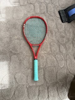 Yonex Vcore 98 2025 Modell 4 3/8 G3 | besaitet mit Lixilon Alu Power 23 5KG