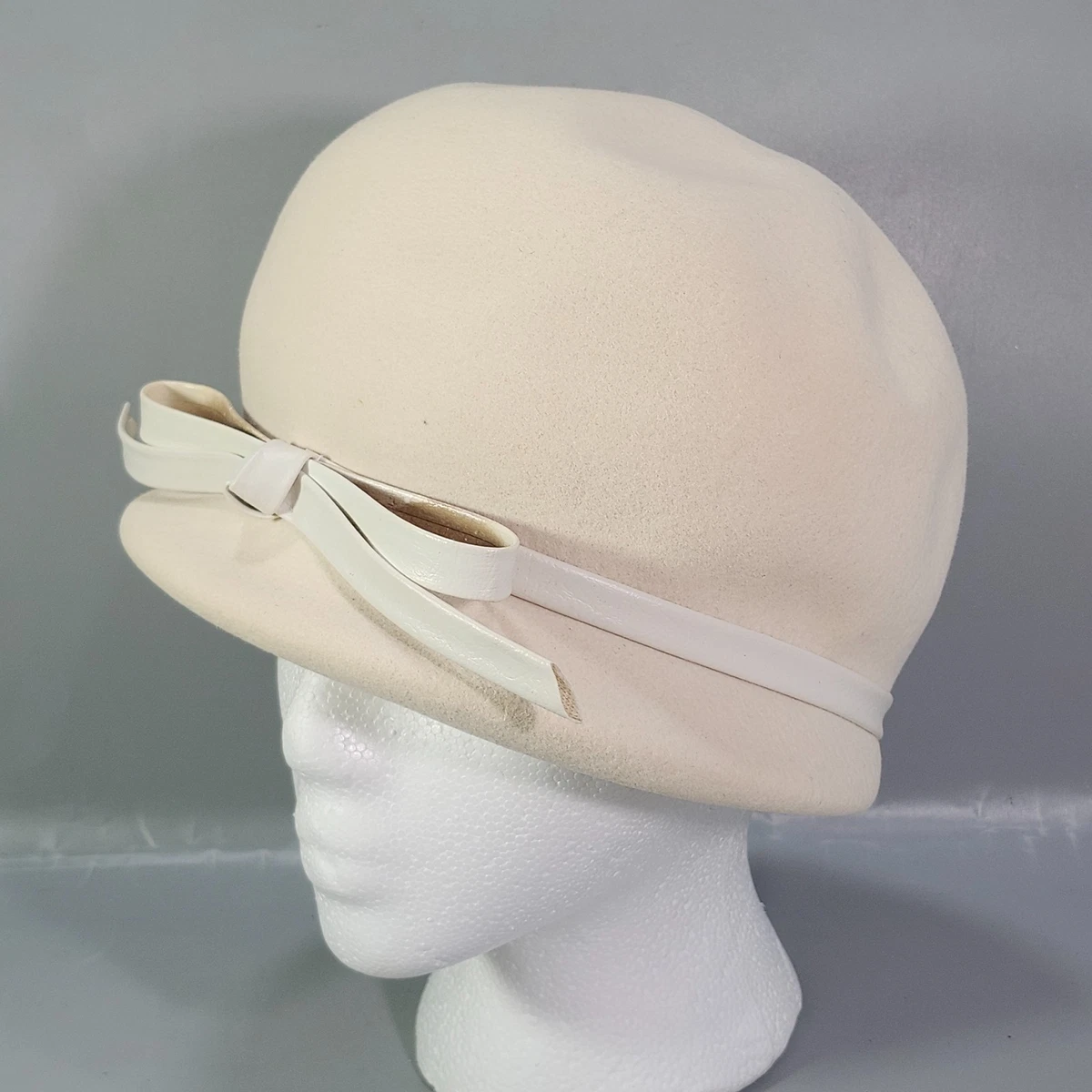 VTG 1950s Halle Brothers Tan Woven Wool Cloche  Hat Vintage Channel effortless Jackie-O-inspired elegance with this  main image 4